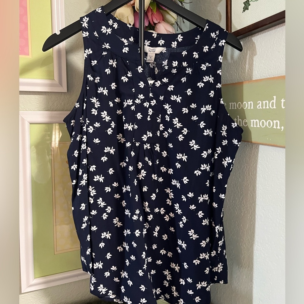 croft & barrow Navy and White Floral Sleeveless Top NWT #207